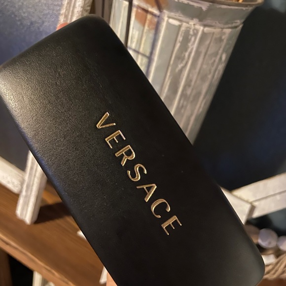 Versace case - Picture 3 of 4